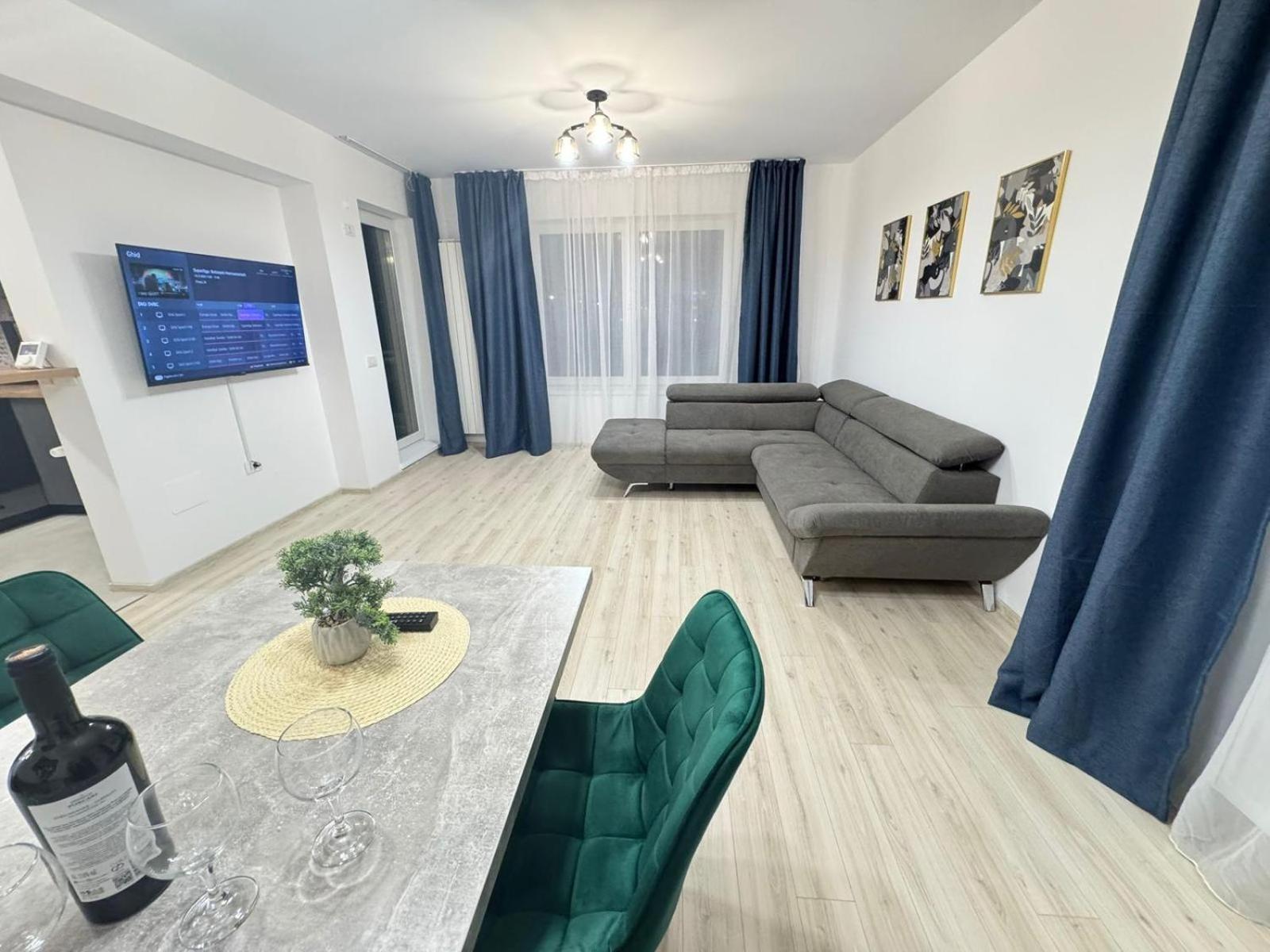 Coresi Mall Area Studios & Apartments By Glam Braşov Exteriör bild
