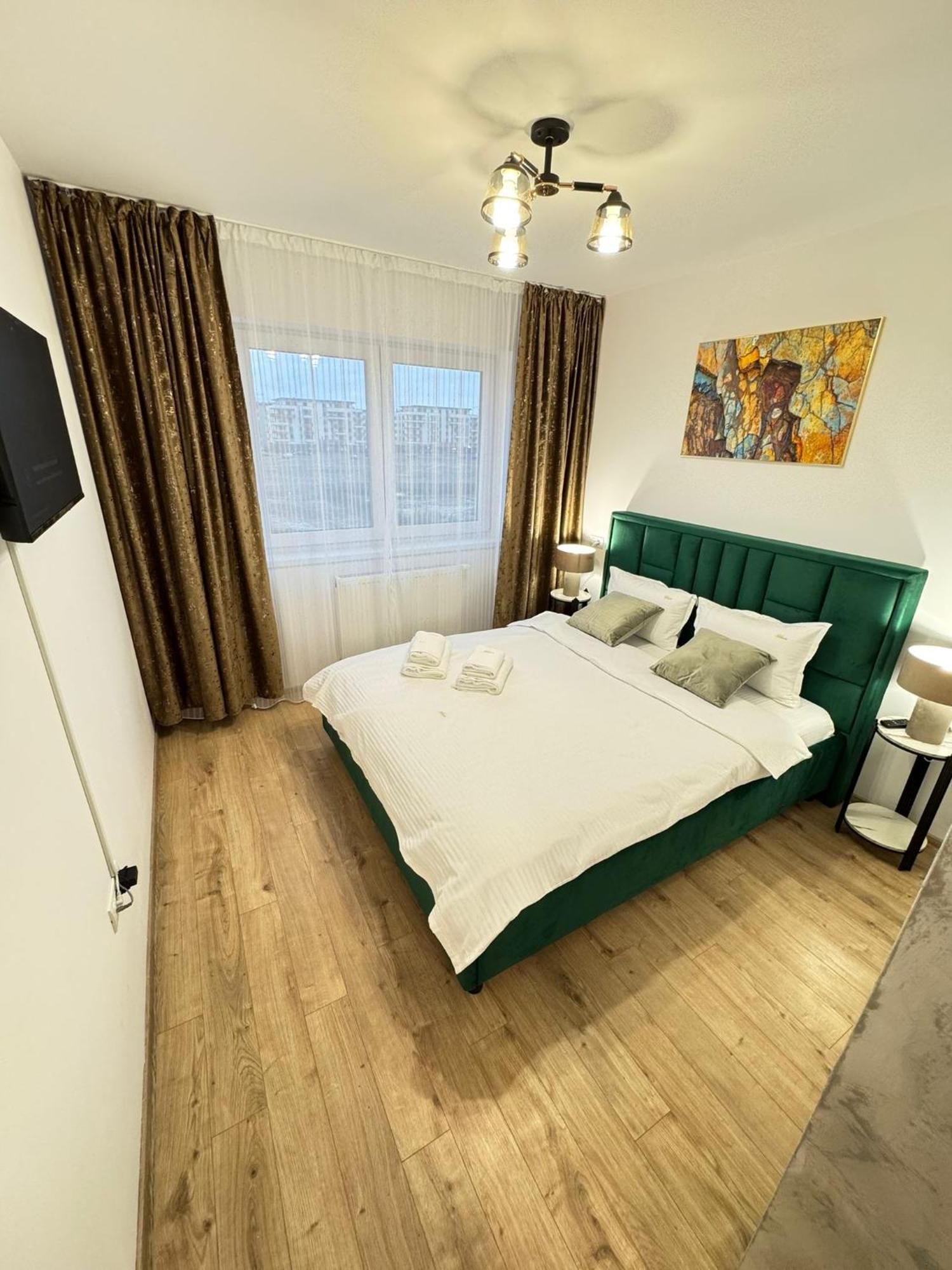Coresi Mall Area Studios & Apartments By Glam Braşov Exteriör bild