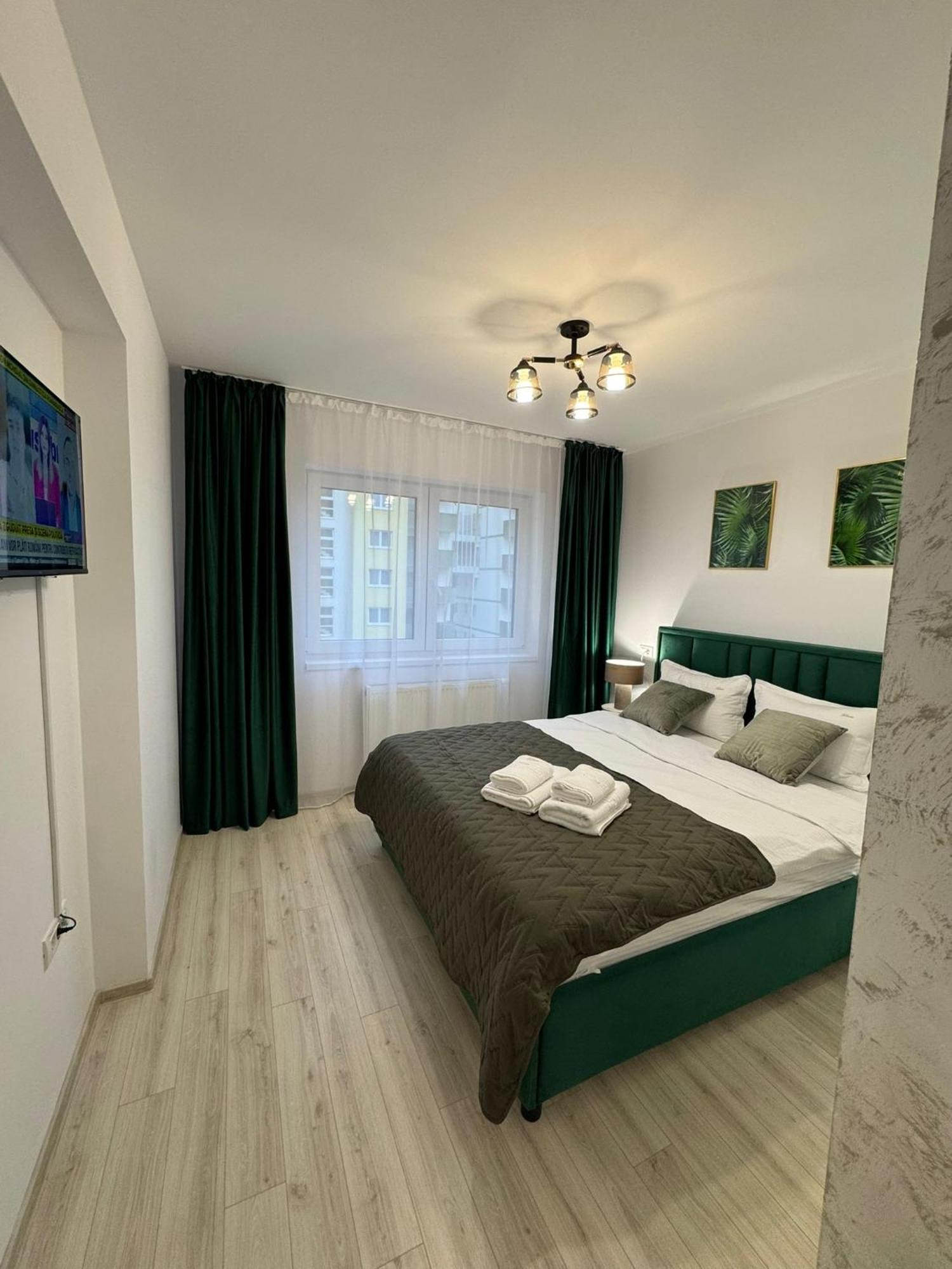 Coresi Mall Area Studios & Apartments By Glam Braşov Exteriör bild