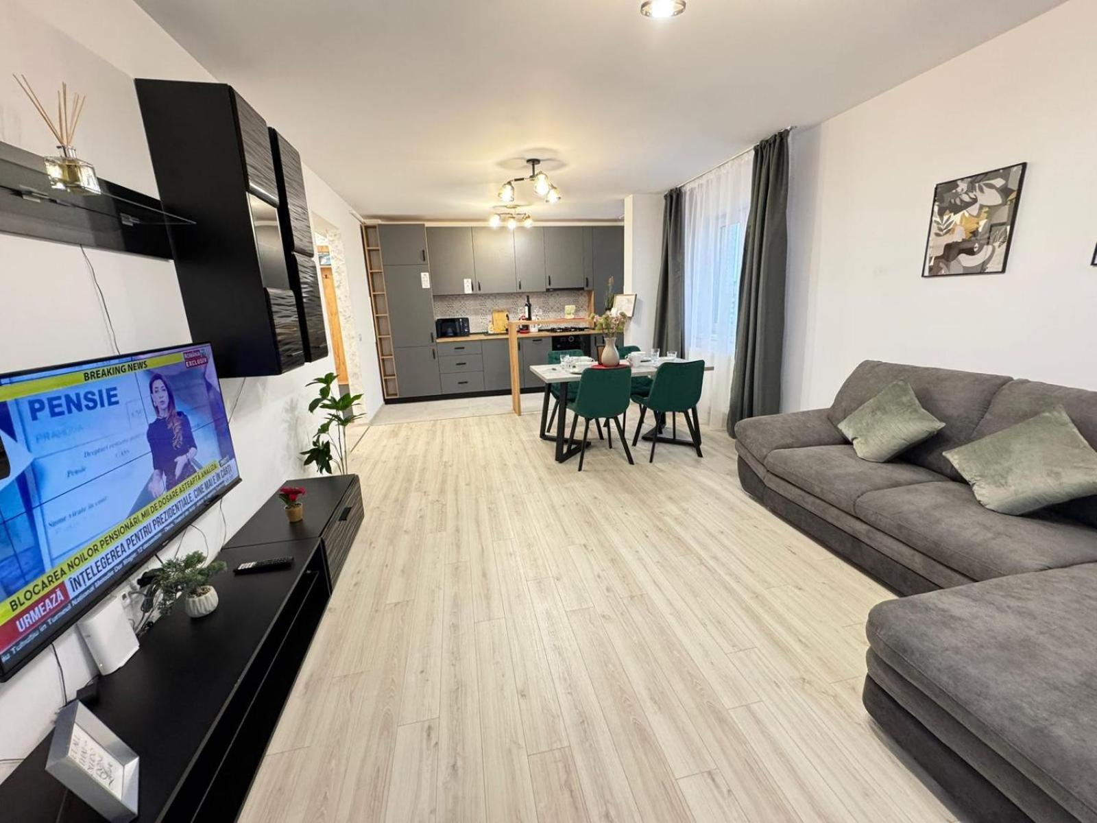 Coresi Mall Area Studios & Apartments By Glam Braşov Exteriör bild