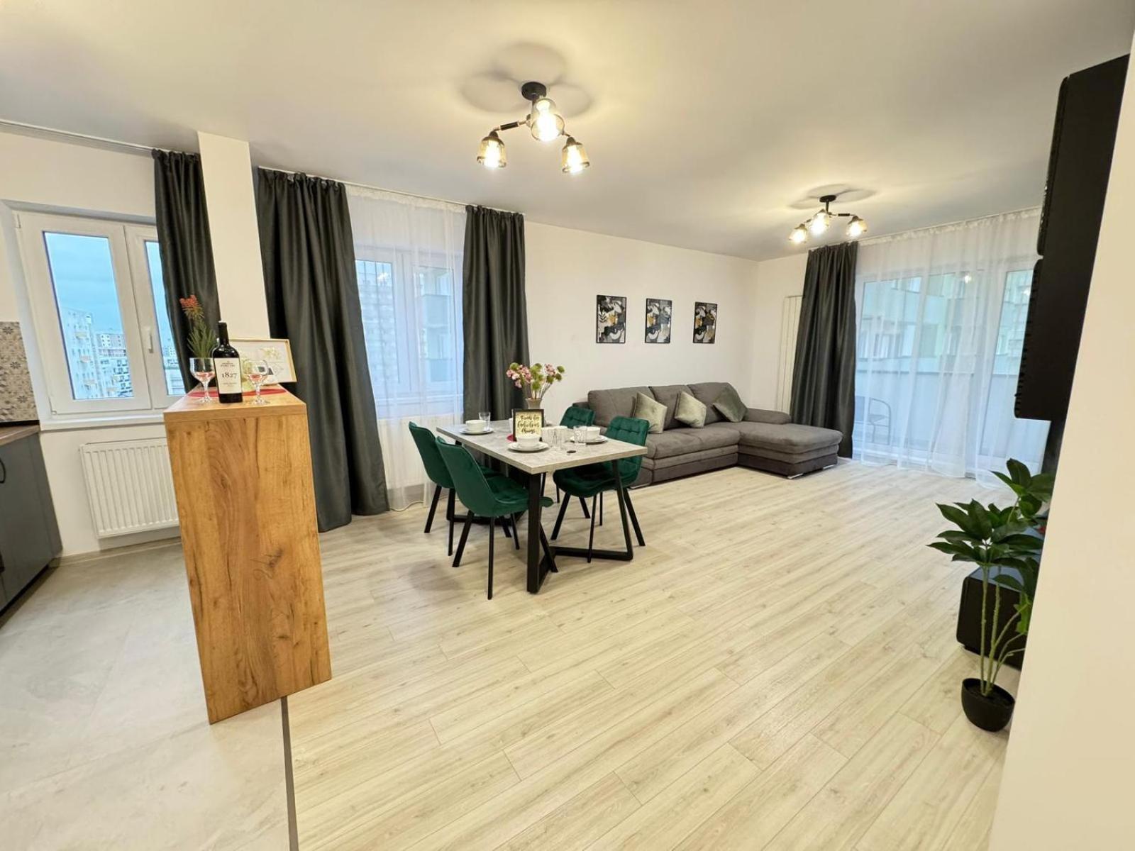 Coresi Mall Area Studios & Apartments By Glam Braşov Exteriör bild