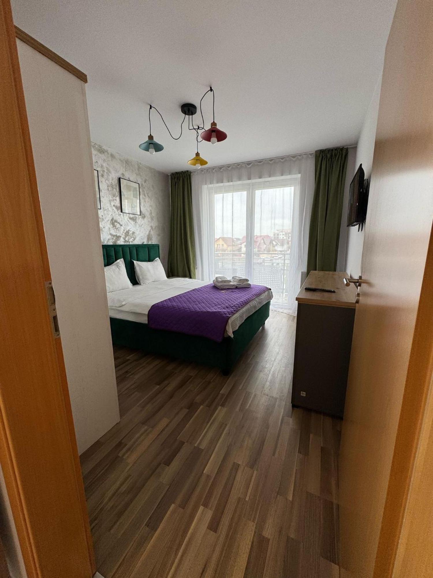 Coresi Mall Area Studios & Apartments By Glam Braşov Exteriör bild